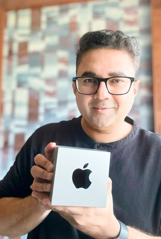 Sandeep Ranade holding the Apple Design Award